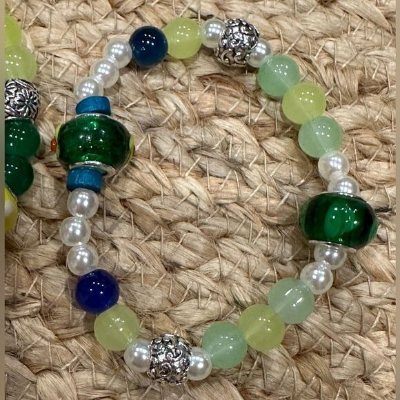 Handmade glass beaded stretch bracelet floral Murano glass beads - Picture 3 of 5